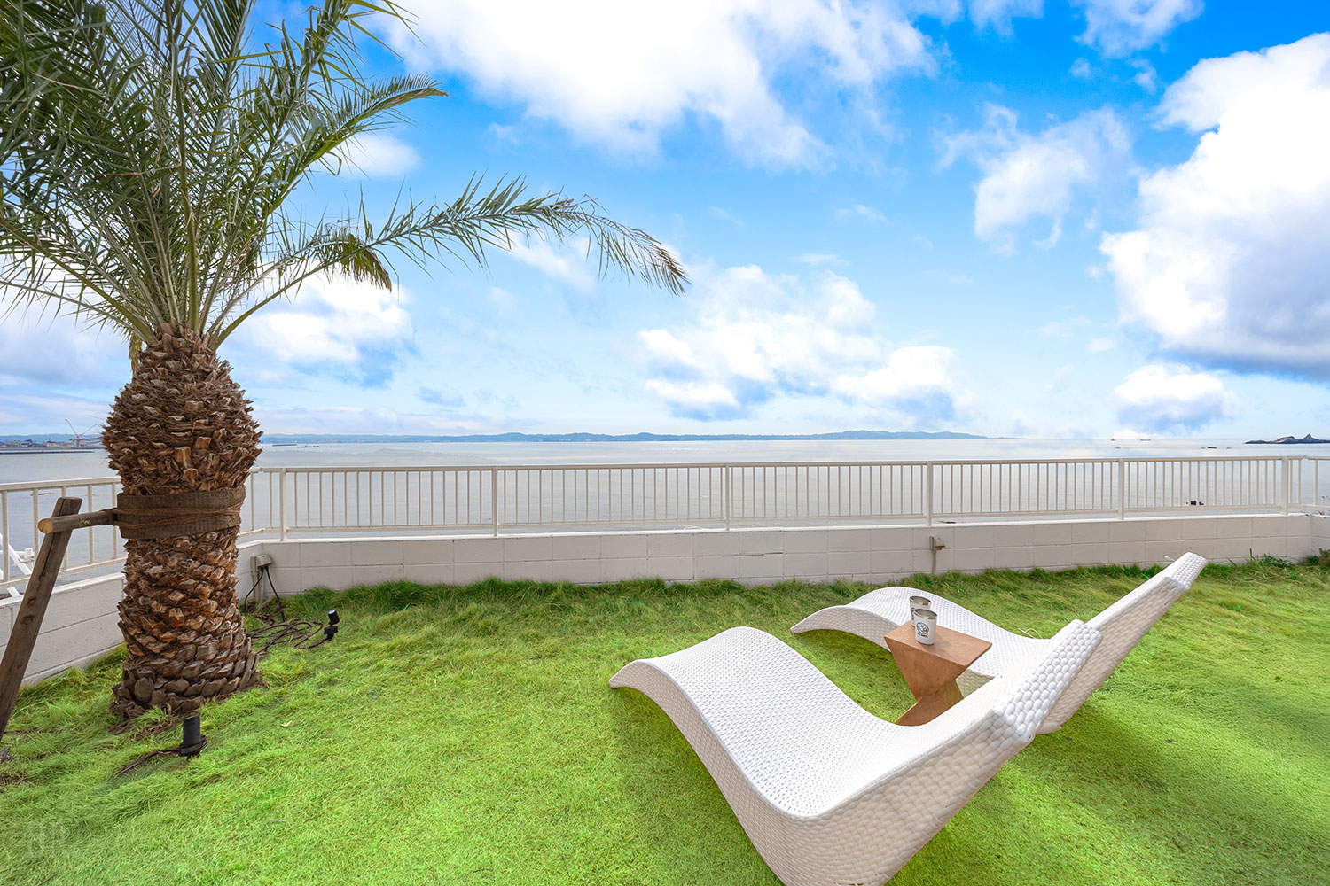 ガーデンから望むオーシャンビュー